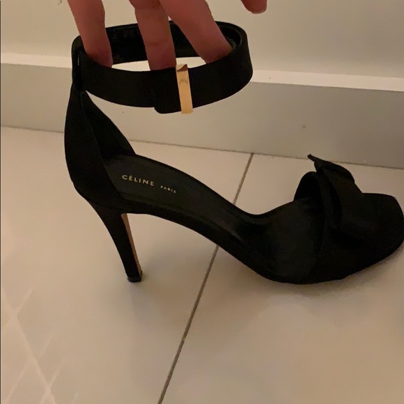 Stunning Celine heel with gold clasp. - Picture 2 of 7